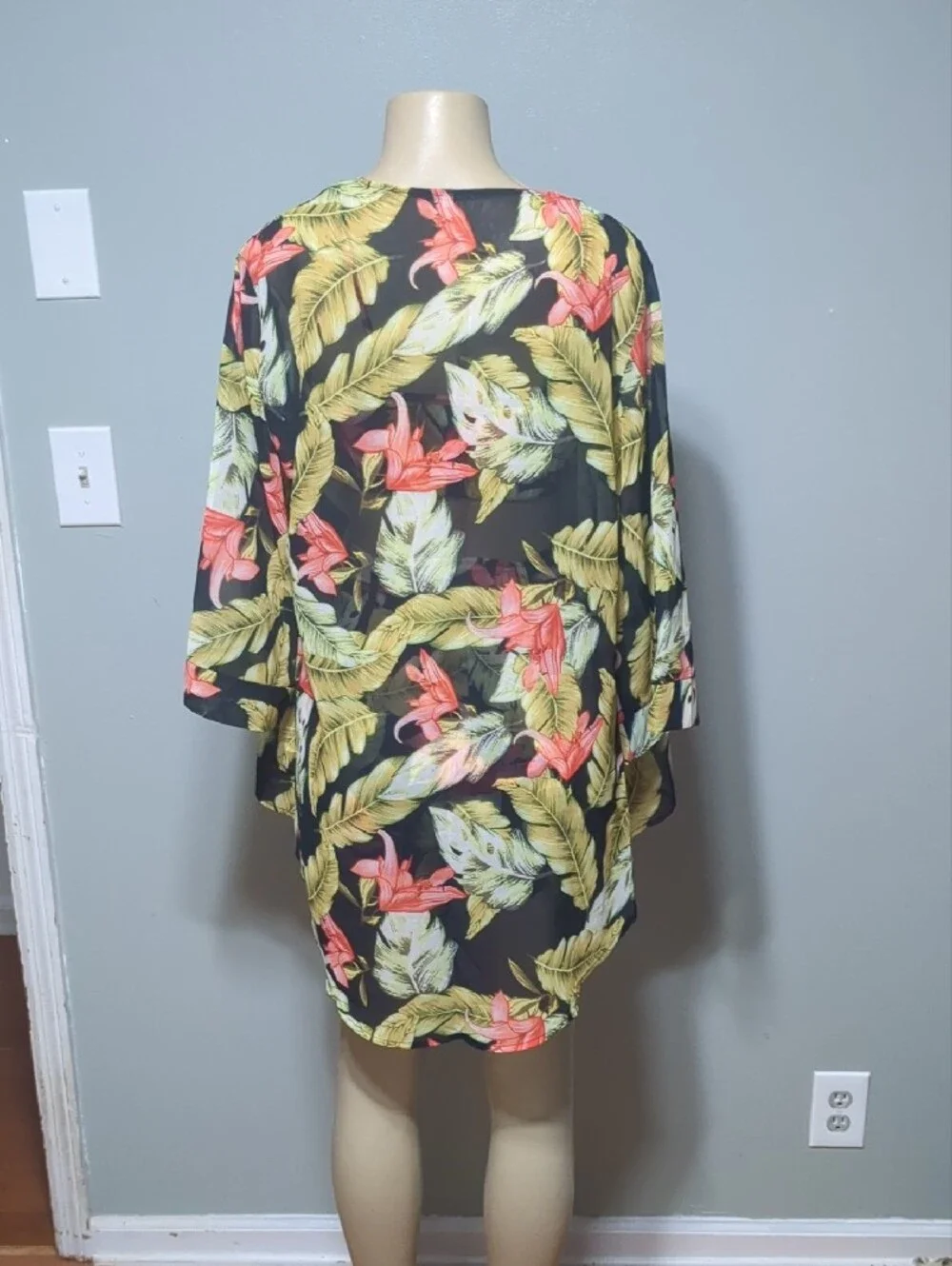 Vacation Resort Beach-Tropical Floral 3-Piece- Black with Green & Coral, Small
